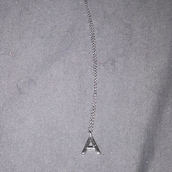 Elegant Silver Necklace - Picture 1 of 1